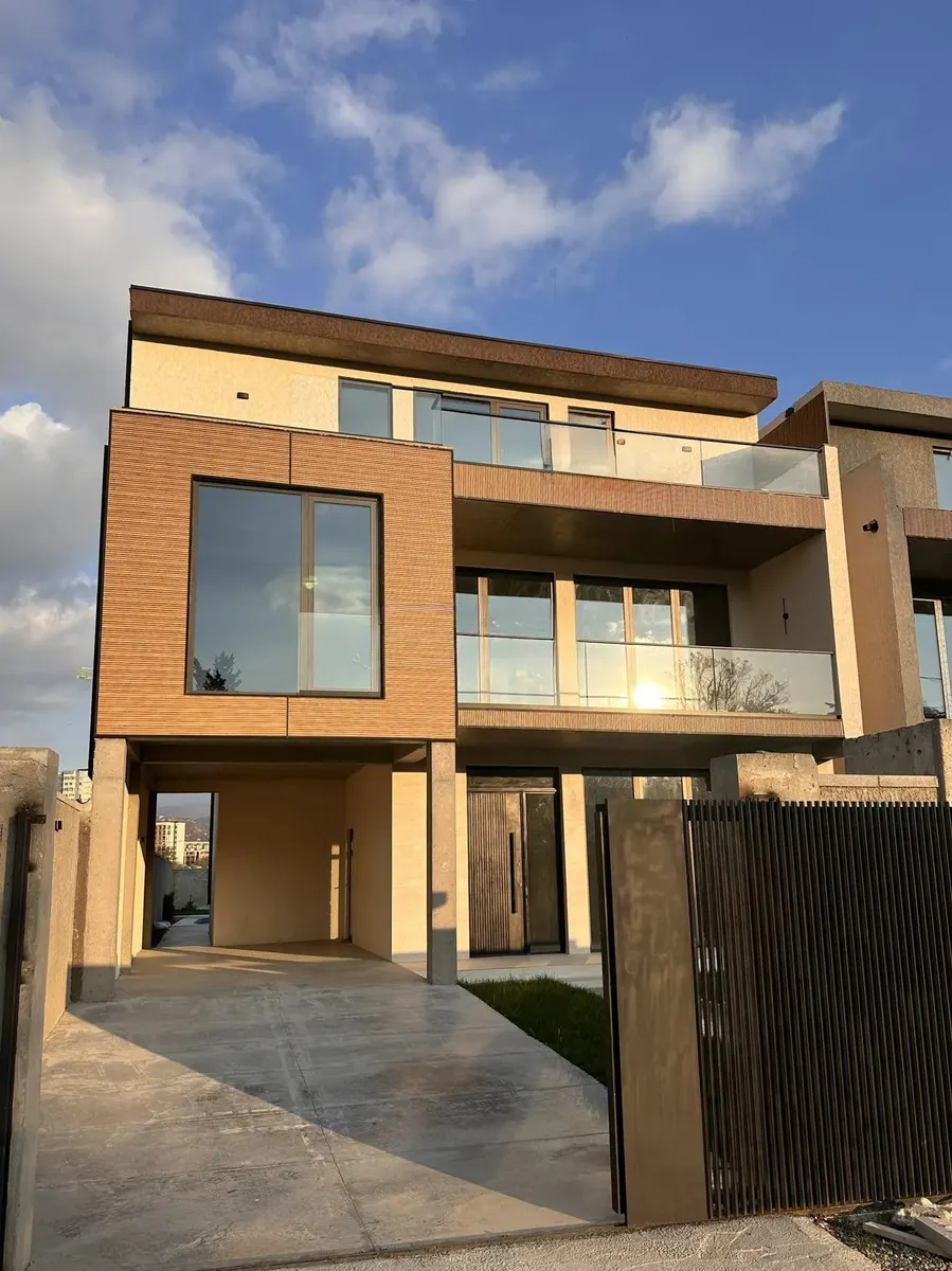 House, 7-room, 424 m²