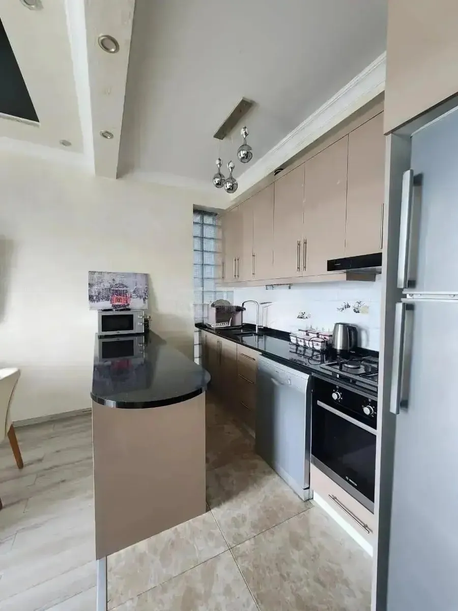 Квартира, 3-комн., 100 м²