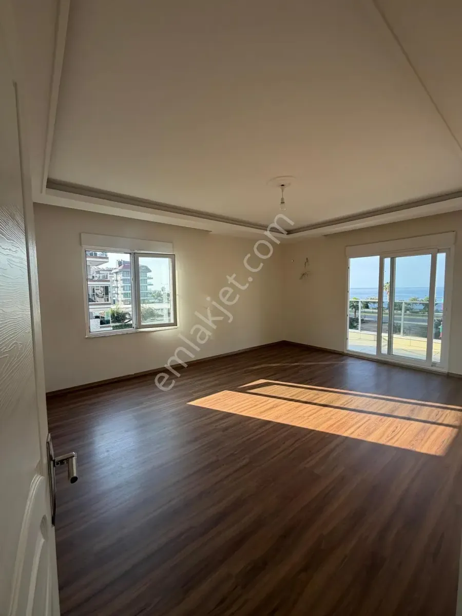 Apartment, 3-room, 130 m²