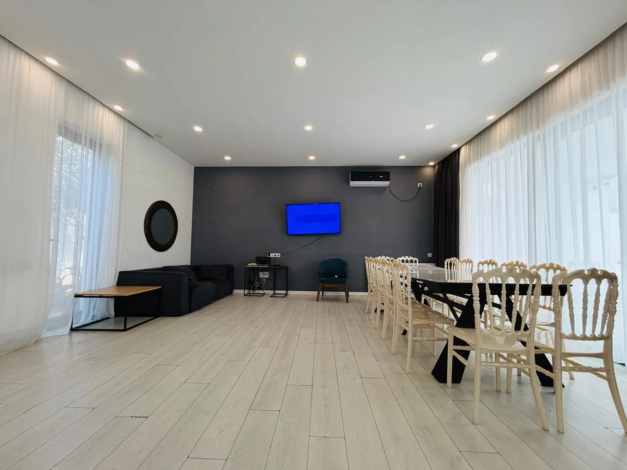 House, 5-room, 250 m²