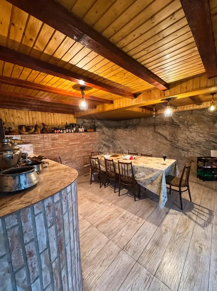 Дом, 10-комн., 250 м²