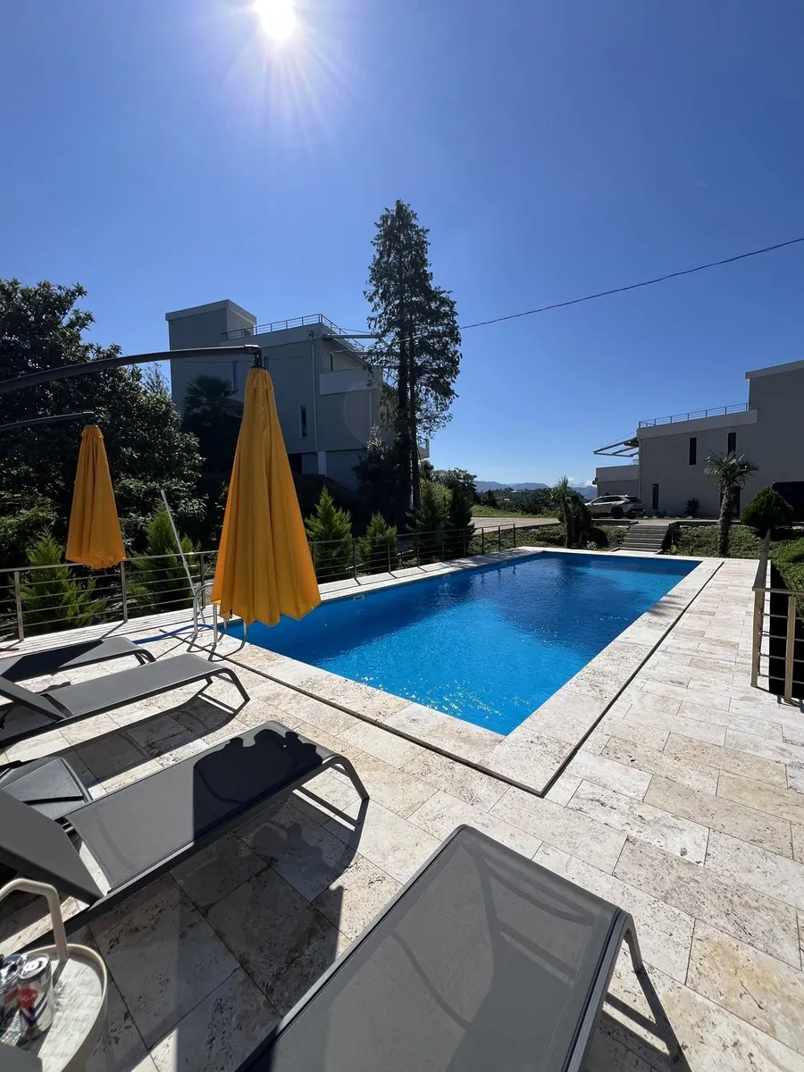 House, 6-room, 417 m²