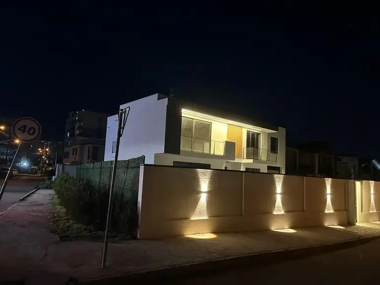 House, 5-room, 380 m²