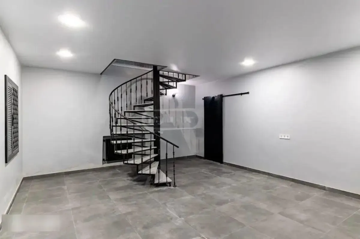 Дом, 4-комн., 240 м²