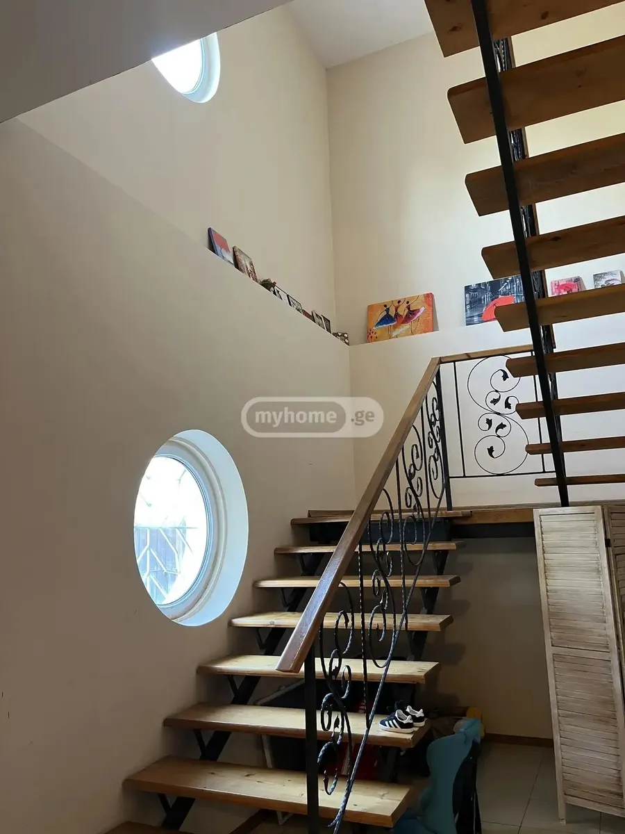 House, 6-room, 262 m²
