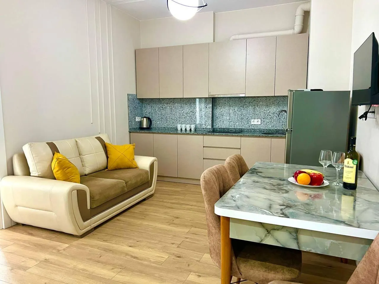 Apartment, 3-room, 78 m², Steps