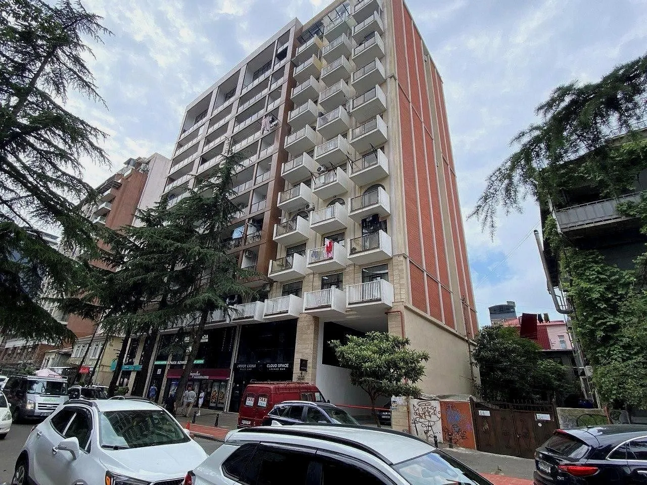 საცხოვრებელი კომპლექსი Parnavaz Mepe St, 98