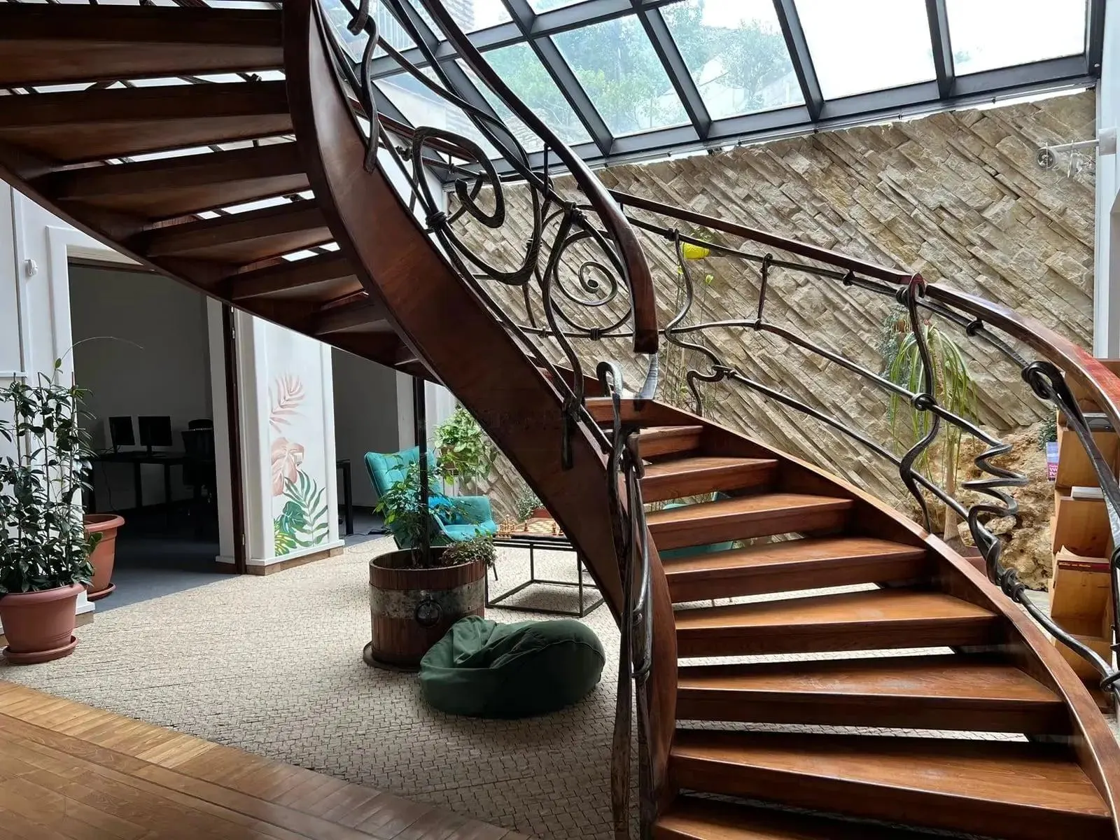 Дом, 10-комн., 900 м²