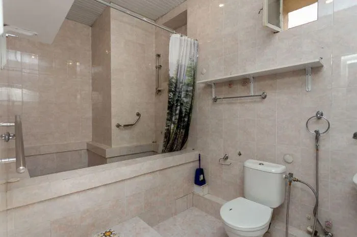 Дом, 5-комн., 270 м²