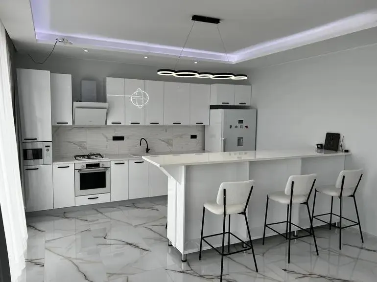 Дом, 5-комн., 200 м²