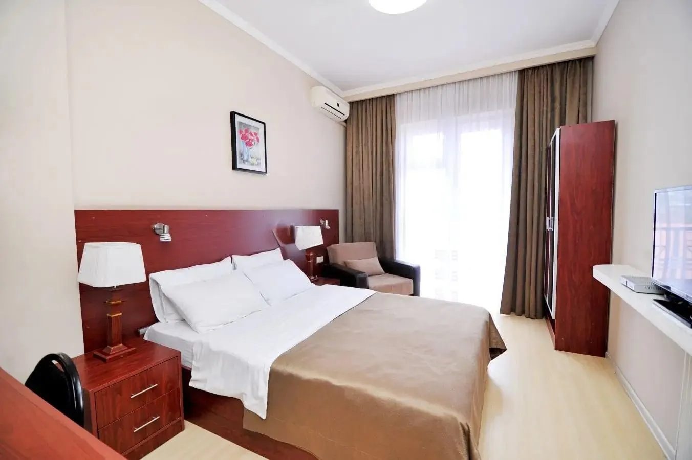 Дом, 10-комн., 600 м²