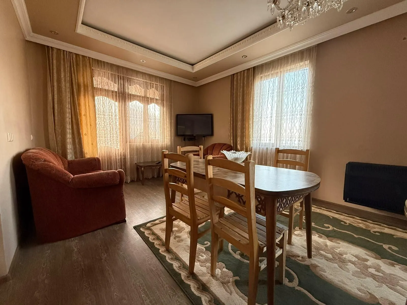 House, 7-room, 200 m²