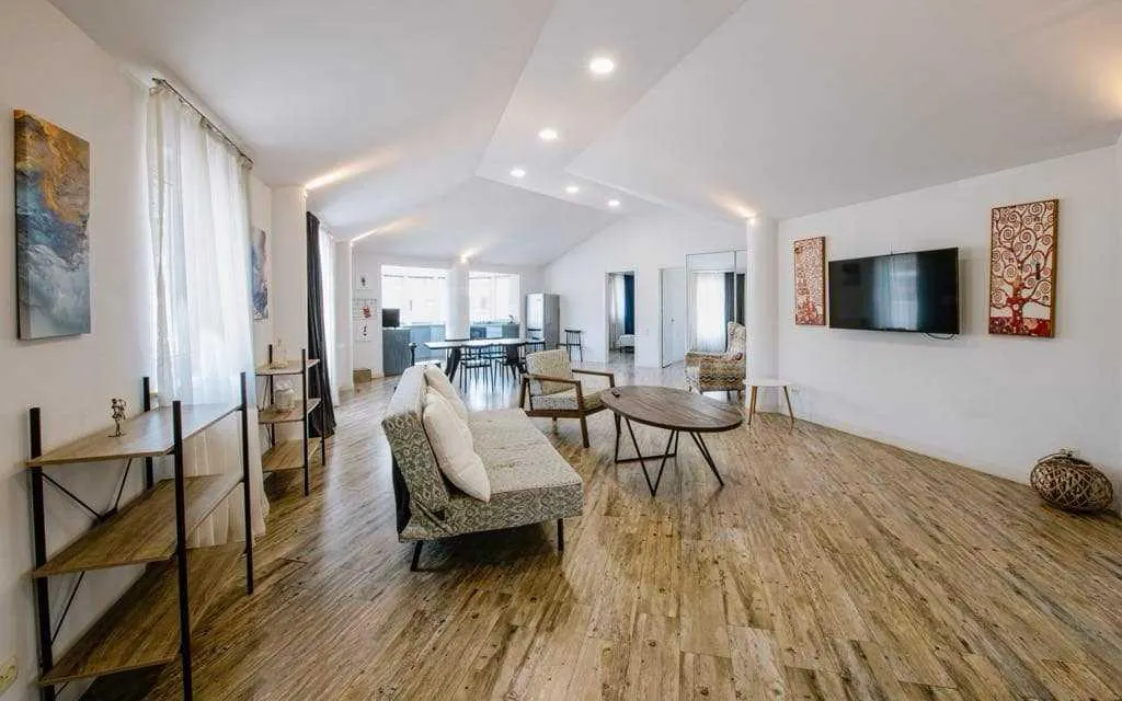 Квартира, 3-комн., 160 м²