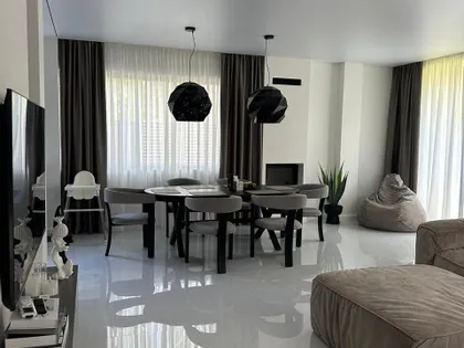 House, 4-room, 220 m²