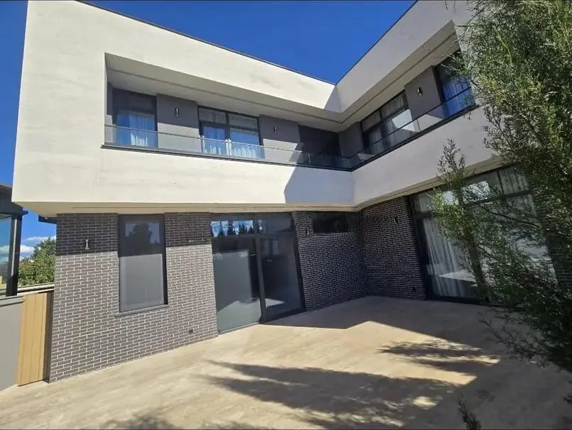 House, 10-room, 600 m²