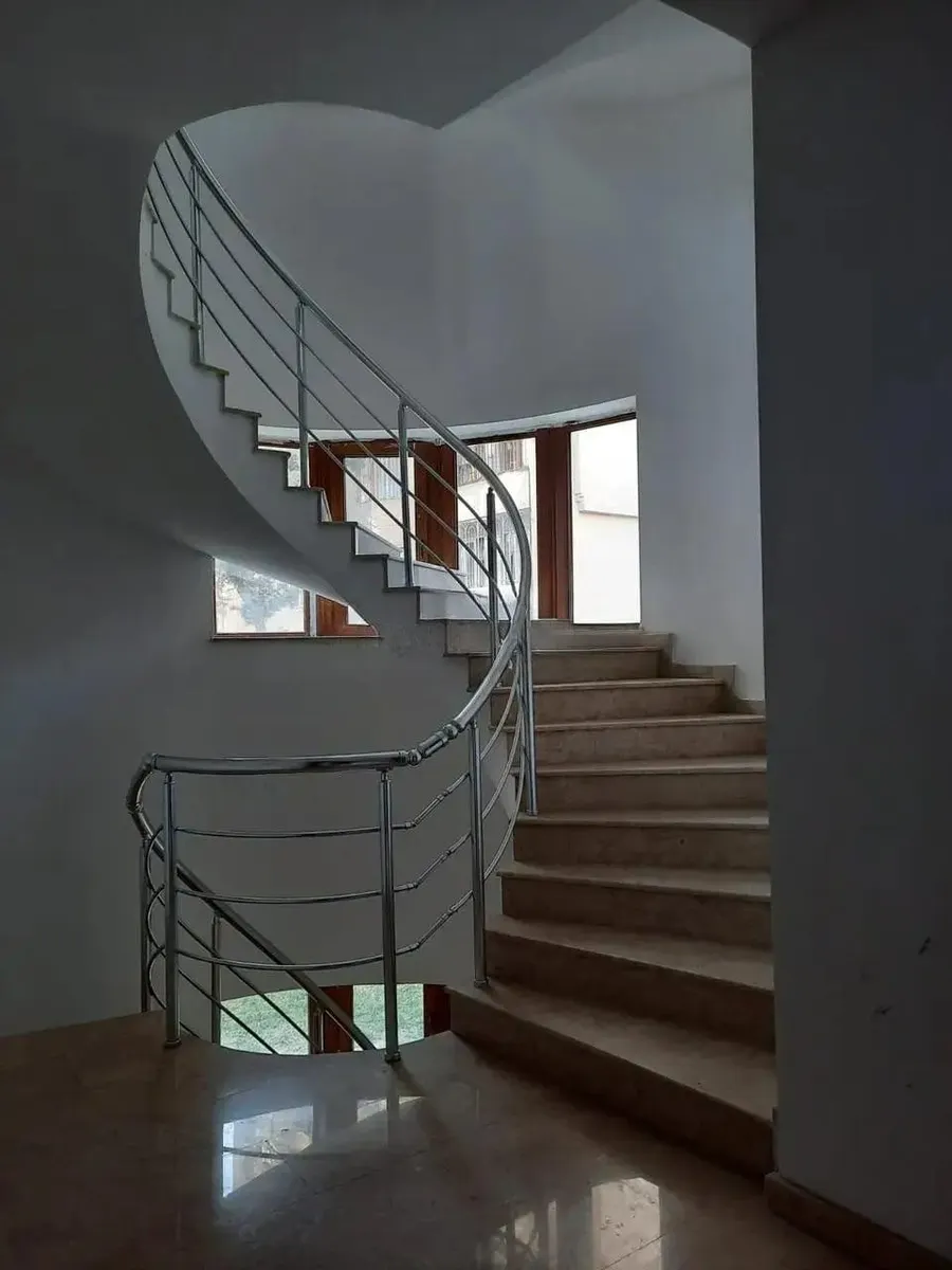 Дом, 10-комн., 700 м²