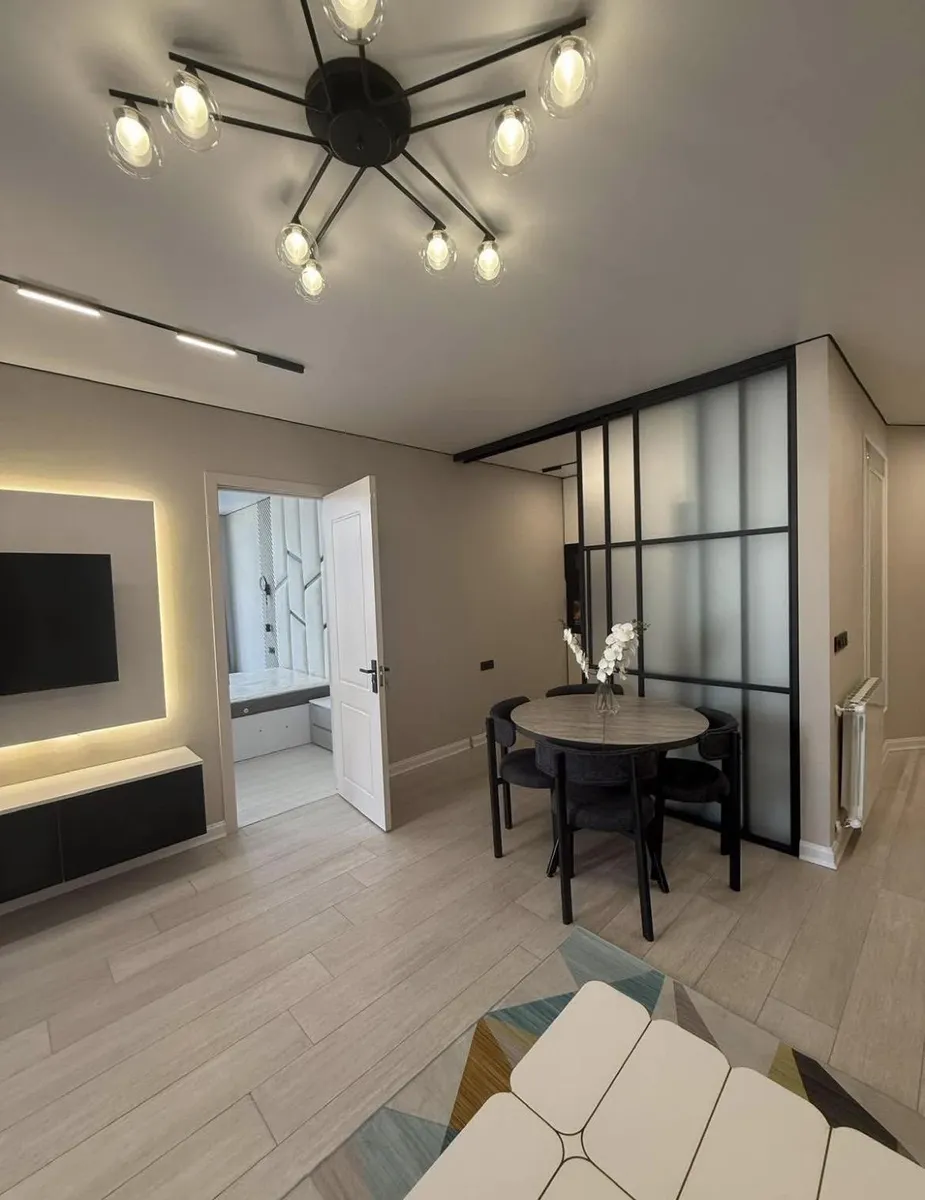 Квартира, 3-комн., 96 м², Mega City