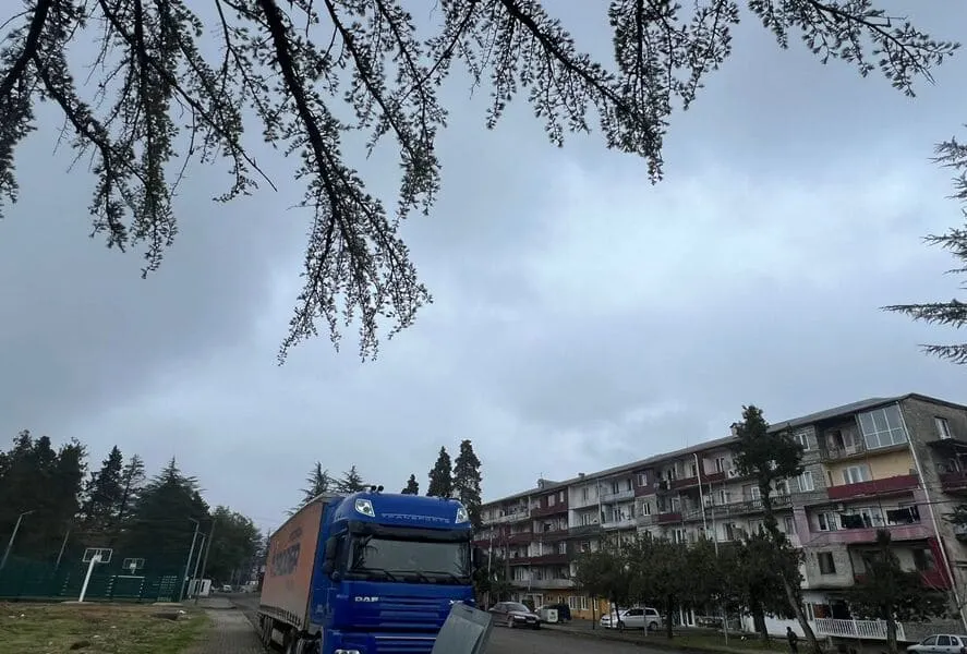 Земля, 1700 м²