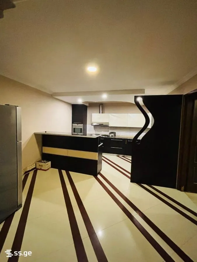 Дом, 5-комн., 430 м²