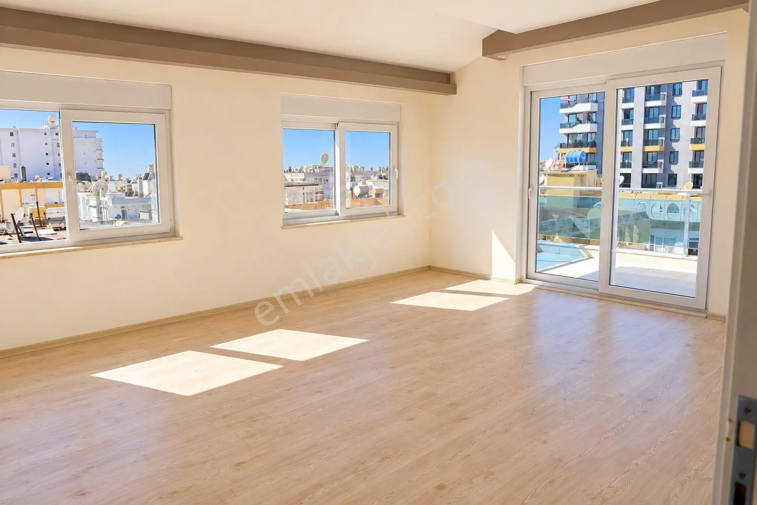 Apartment, 8-room, 290 m²