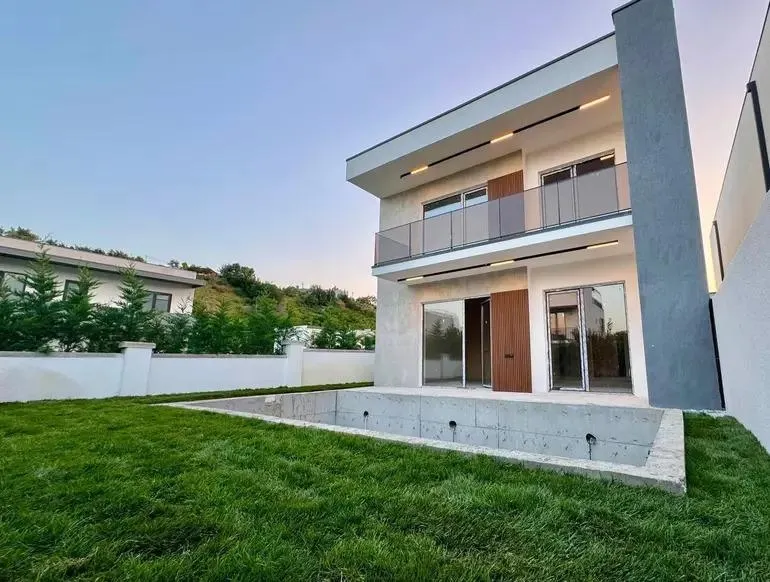Дом, 5-комн., 250 м²