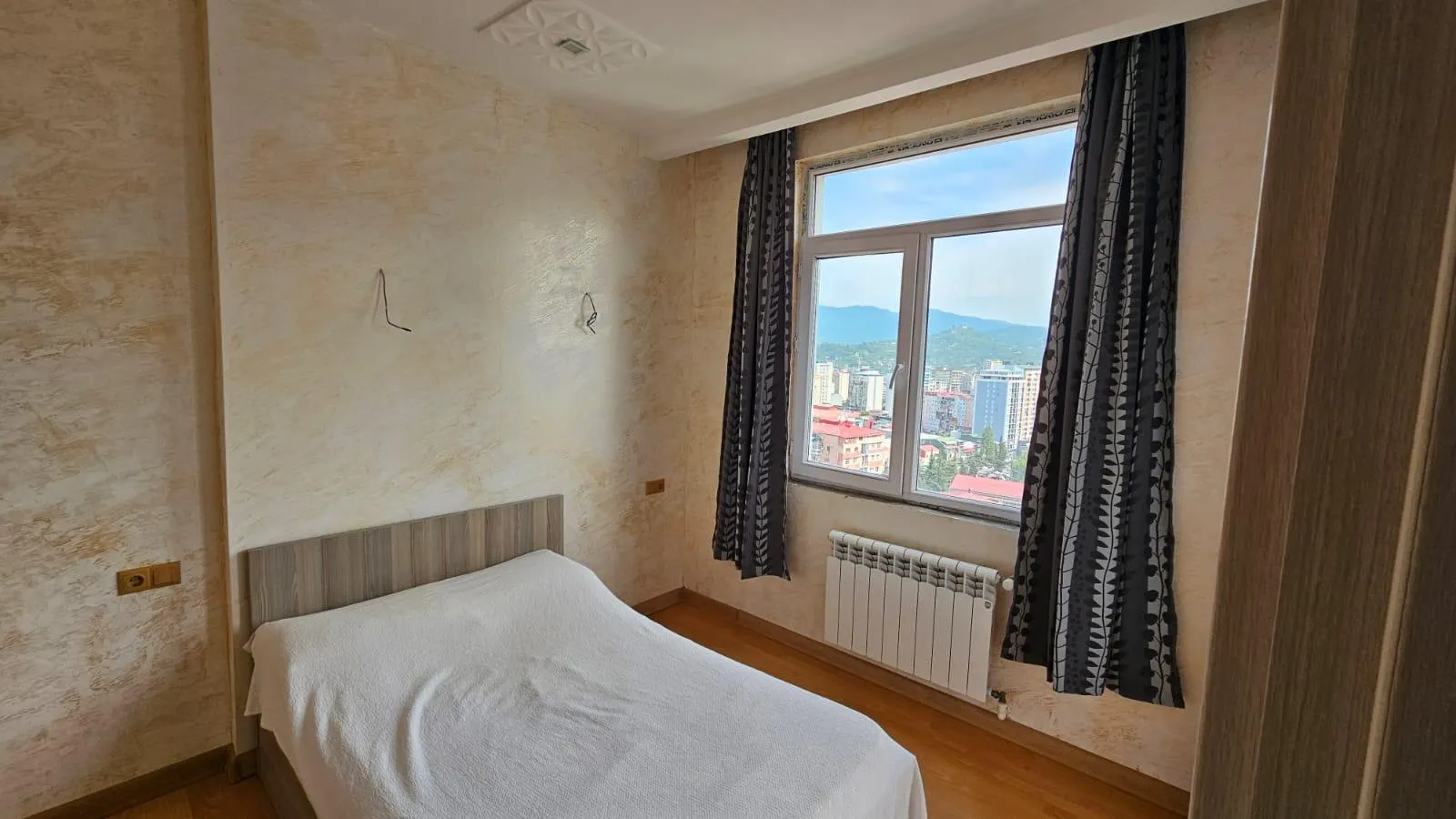 Apartment, 3-room, 49 m², Vakhtang Gorgasali St, 156-158