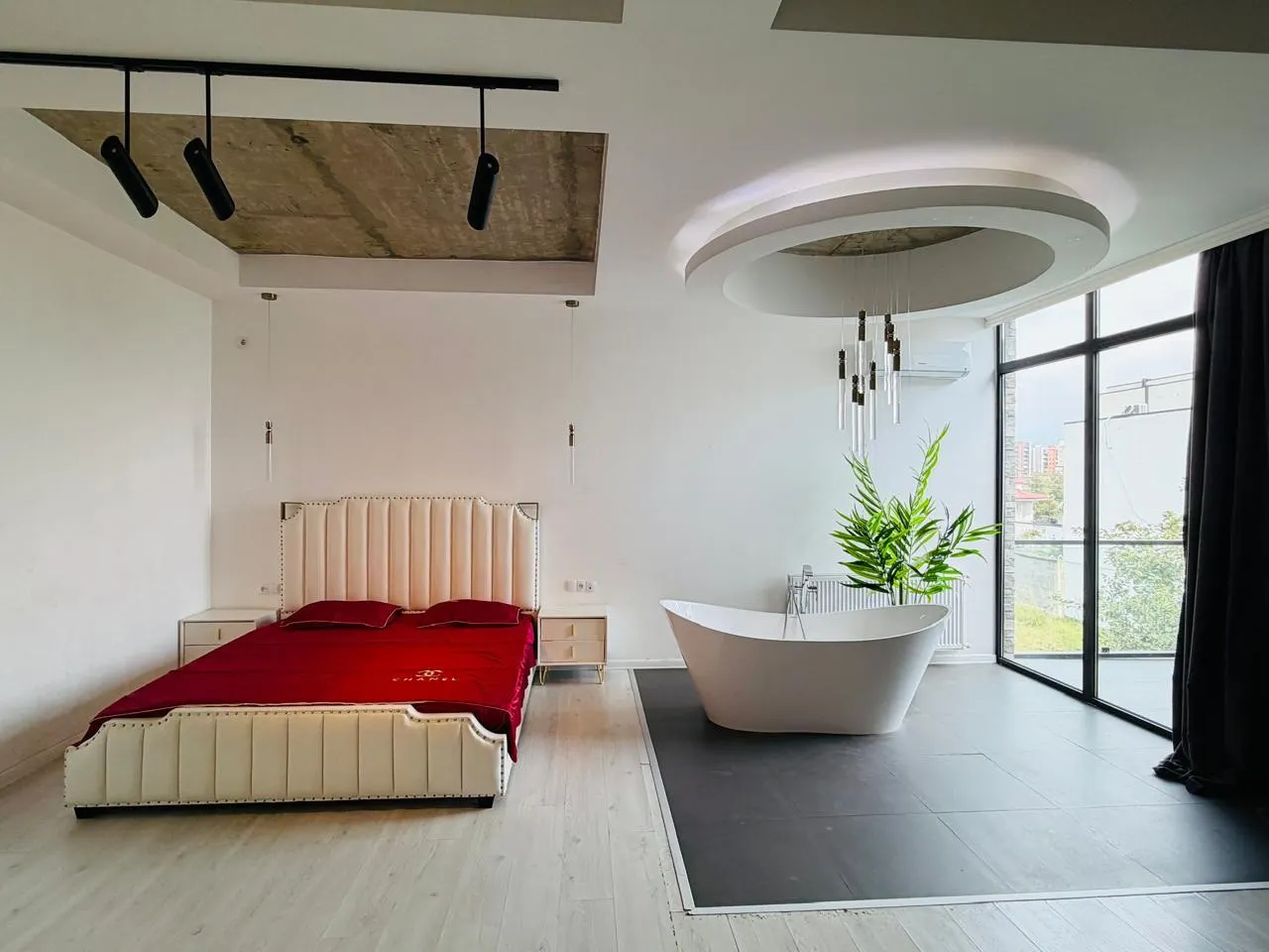 House, 5-room, 250 m²