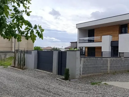 Дом, 8-комн., 300 м²