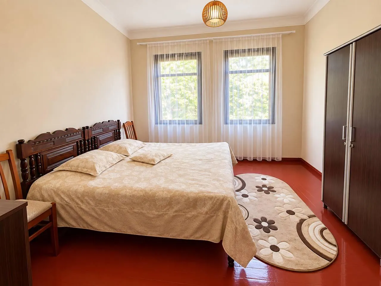 House, 4-room, 425 m²