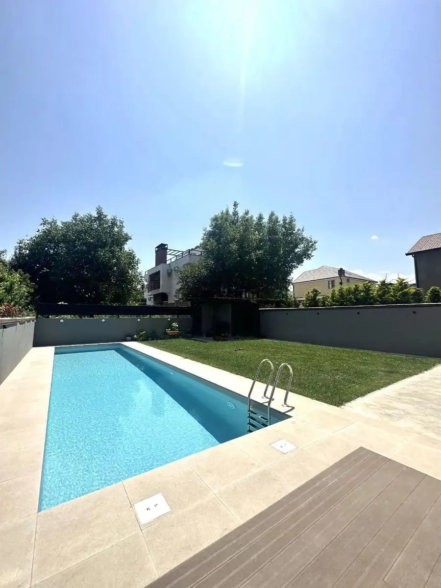 House, 7-room, 384 m²