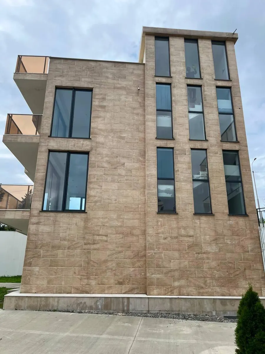 House, 4-room, 350 m²
