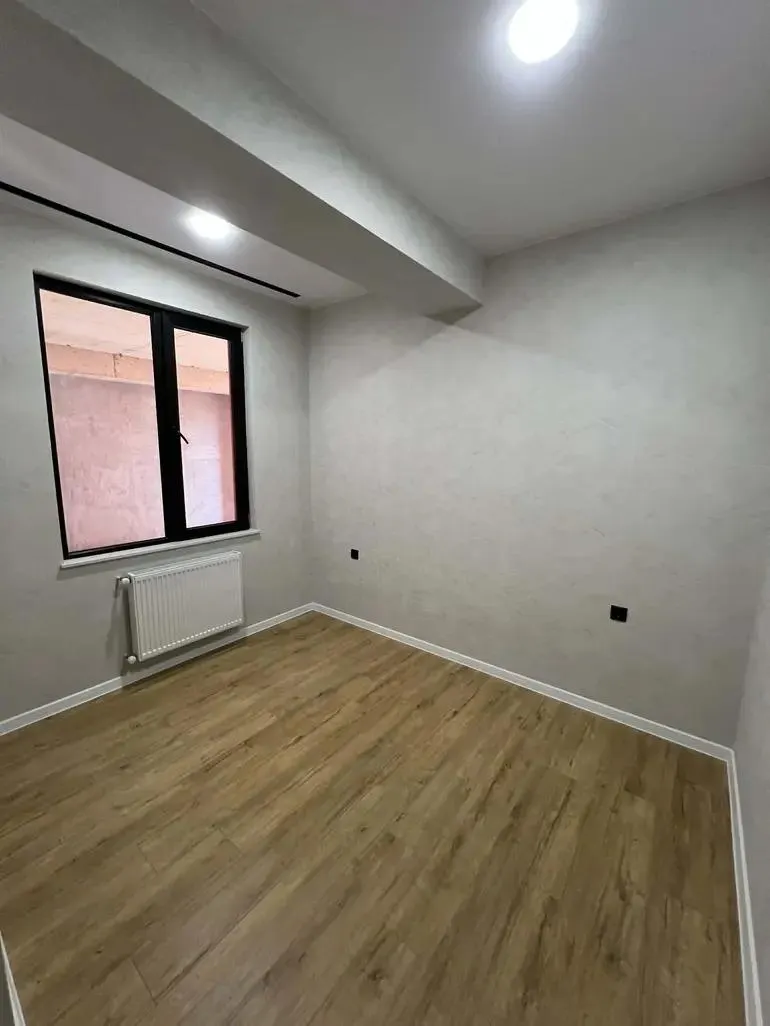 ბინა, 4-ოთახიანი, 71 მ², Christian Steven St, 35
