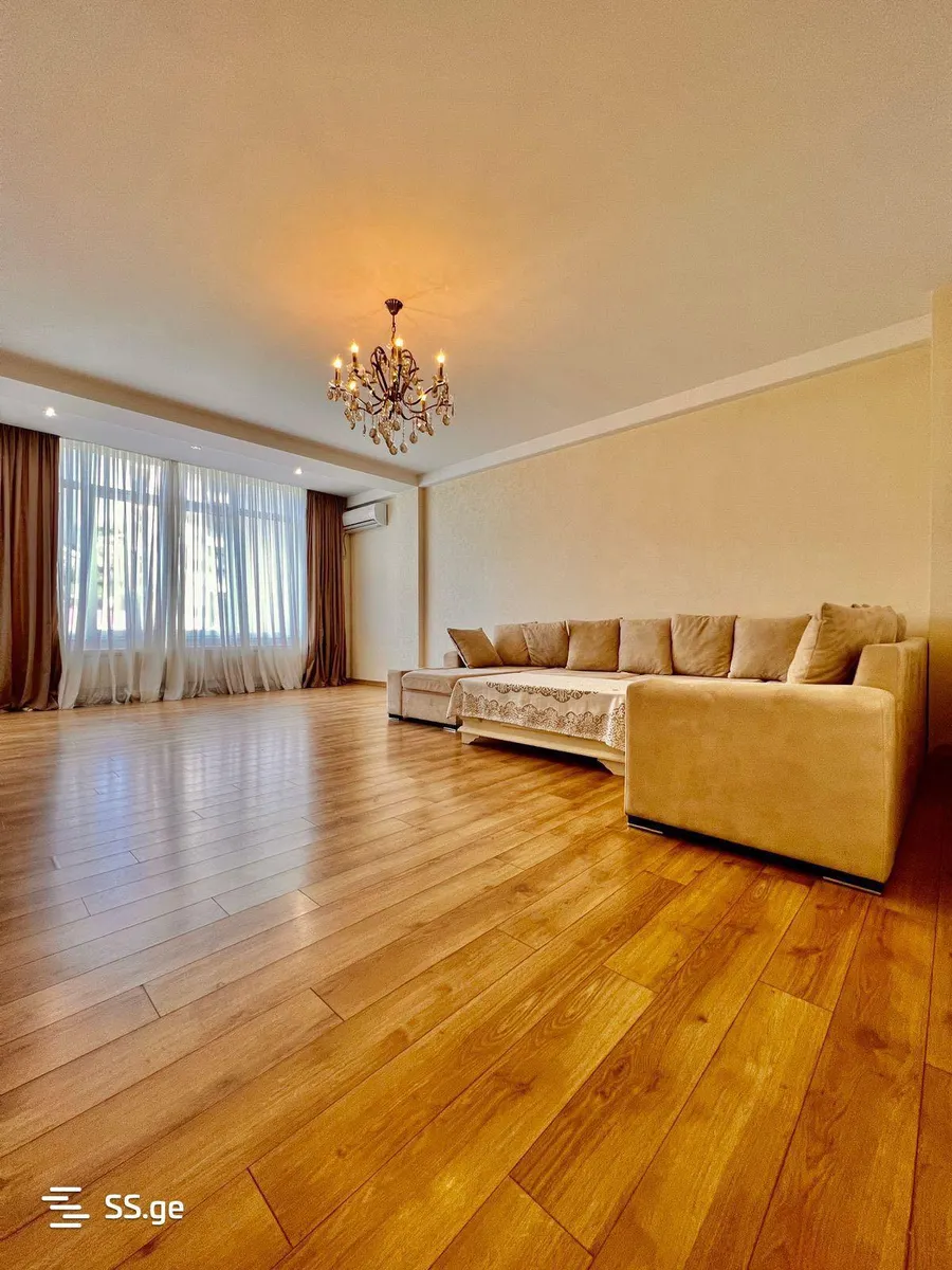 Apartment, 4-room, 220 m²