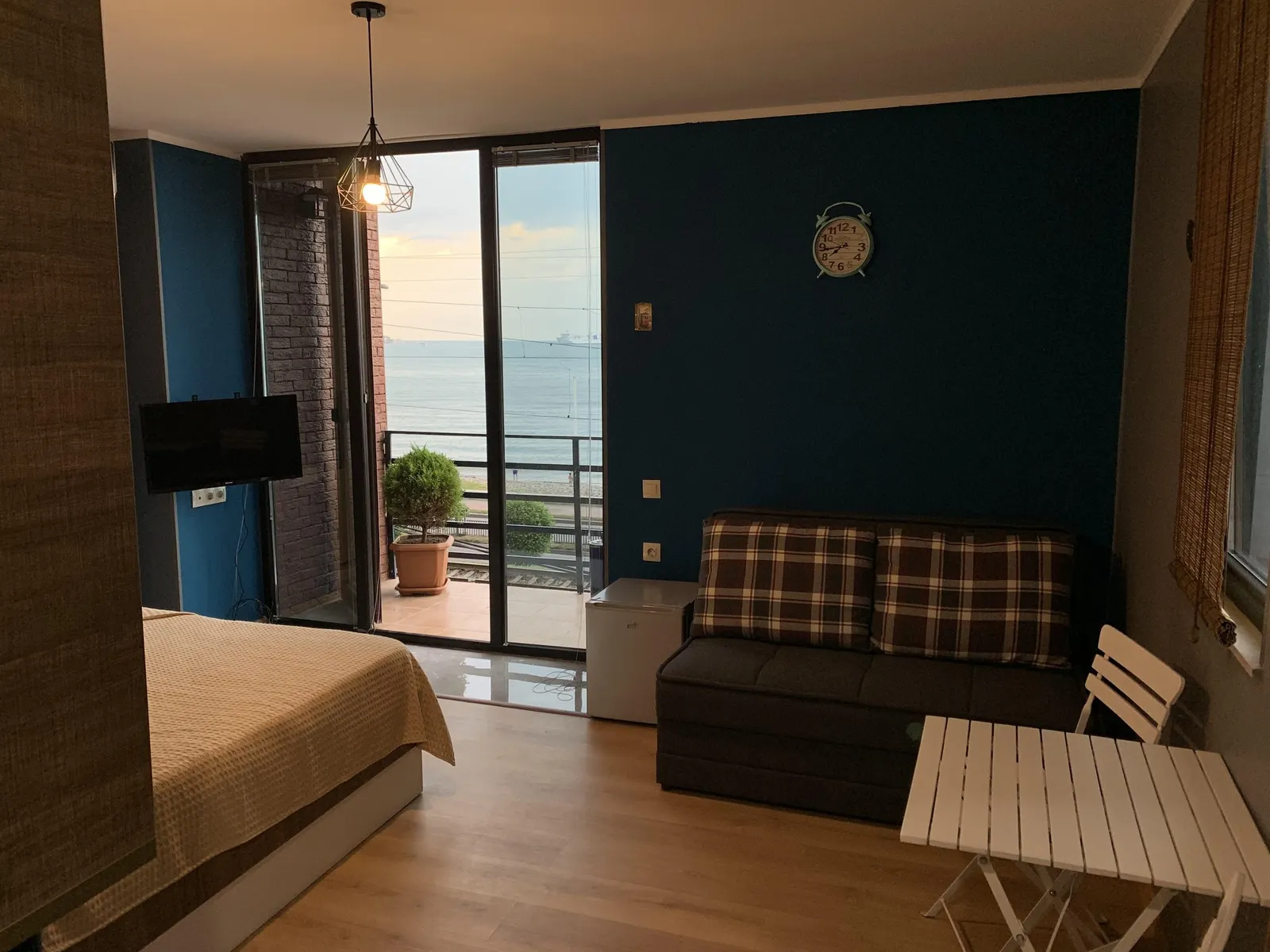 House, 5-room, 250 m²