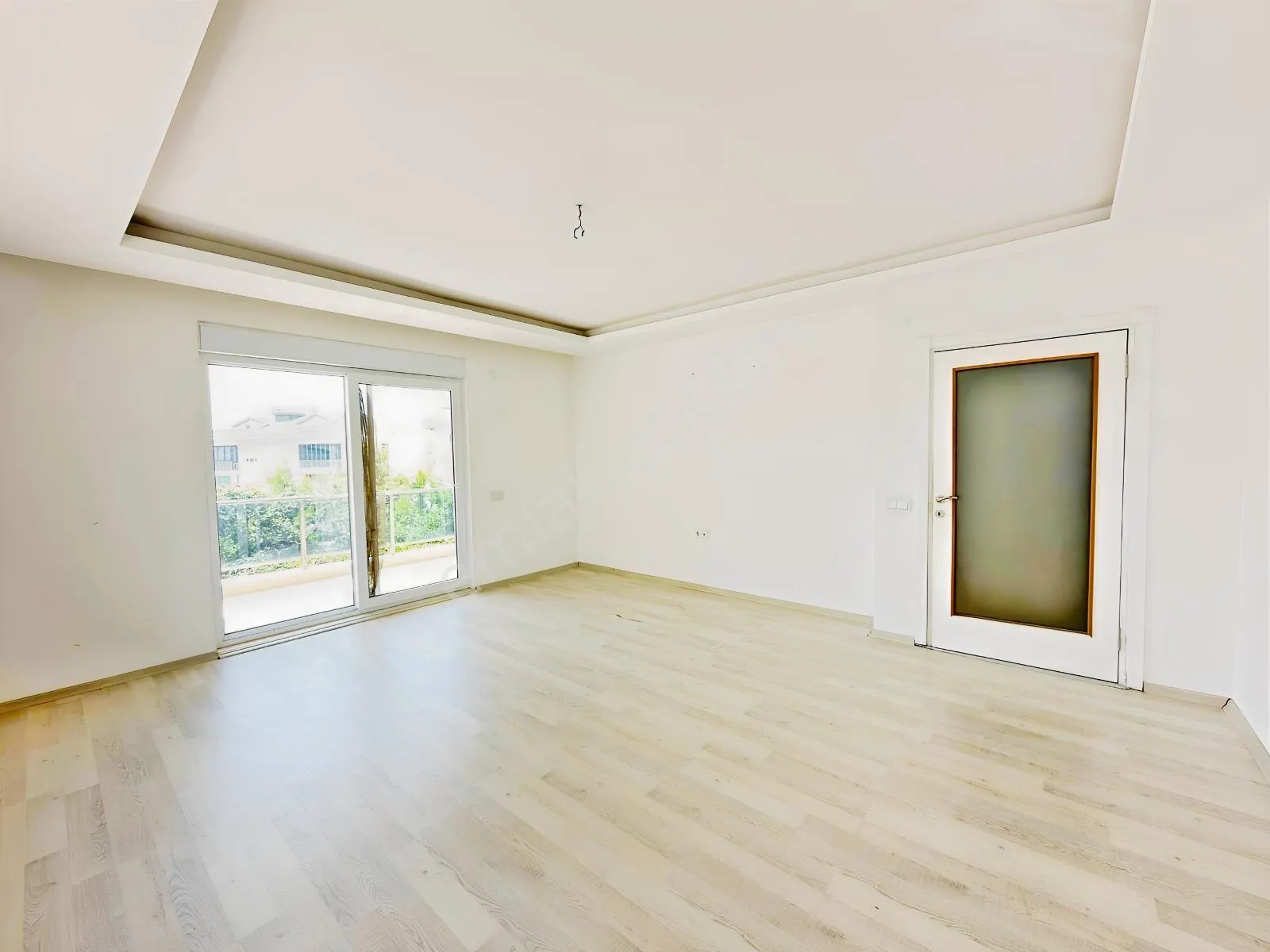 Apartment, 4-room, 140 m²