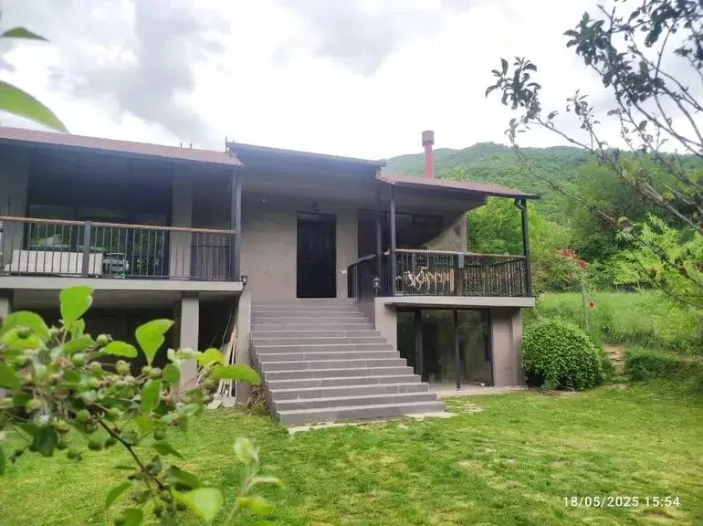 Дом, 5-комн., 245 м²