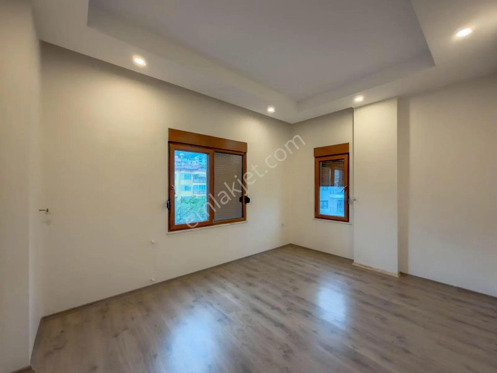 Apartment, 5-room, 182 m²