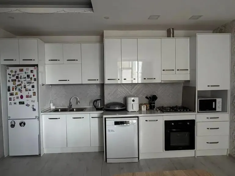 Apartment, 3-room, 90 m², Marshal Gelovani Ave, 52