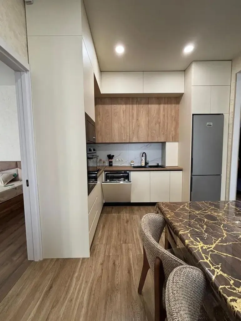 Квартира, 4-комн., 110 м², Omar Khizanishvili St, 2