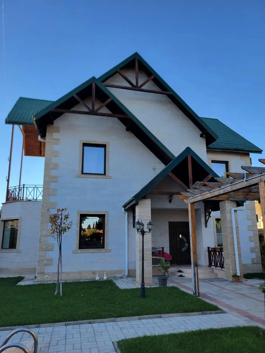 House, 8-room, 300 m²