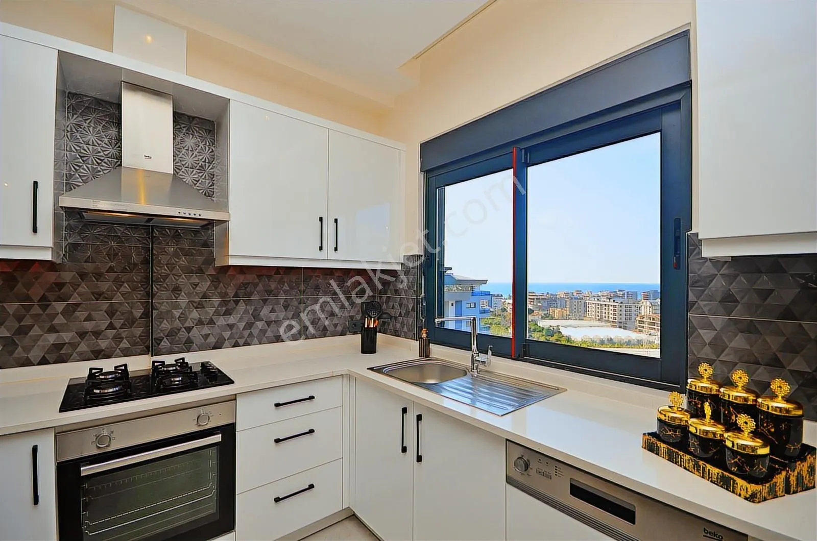 Apartment, 4-room, 145 m²