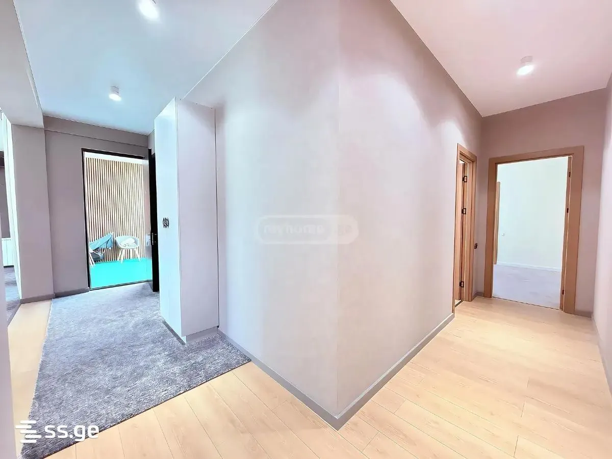 Дом, 3-комн., 600 м²
