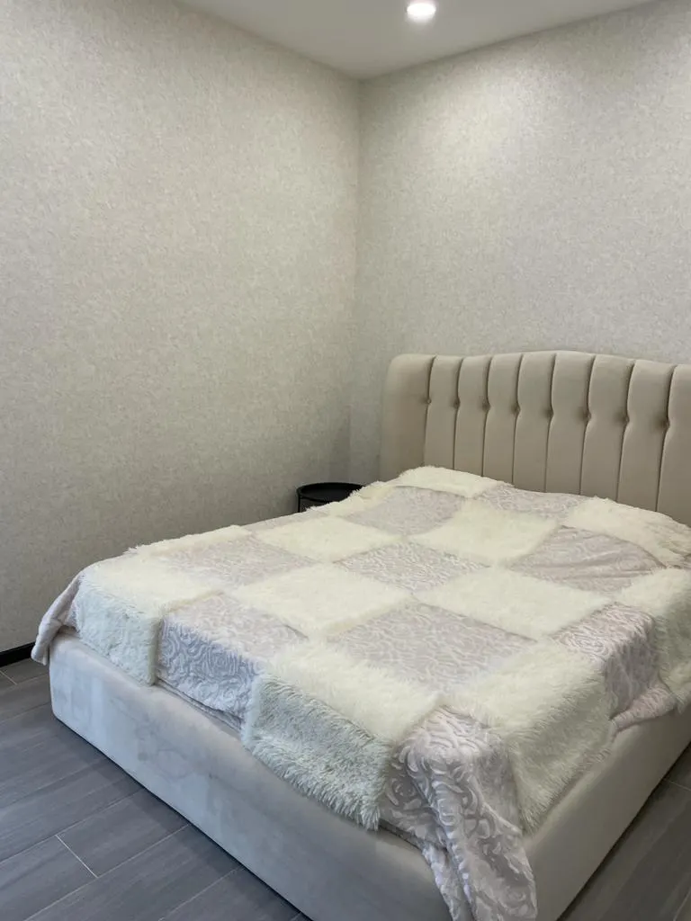 House, 5-room, 300 m²