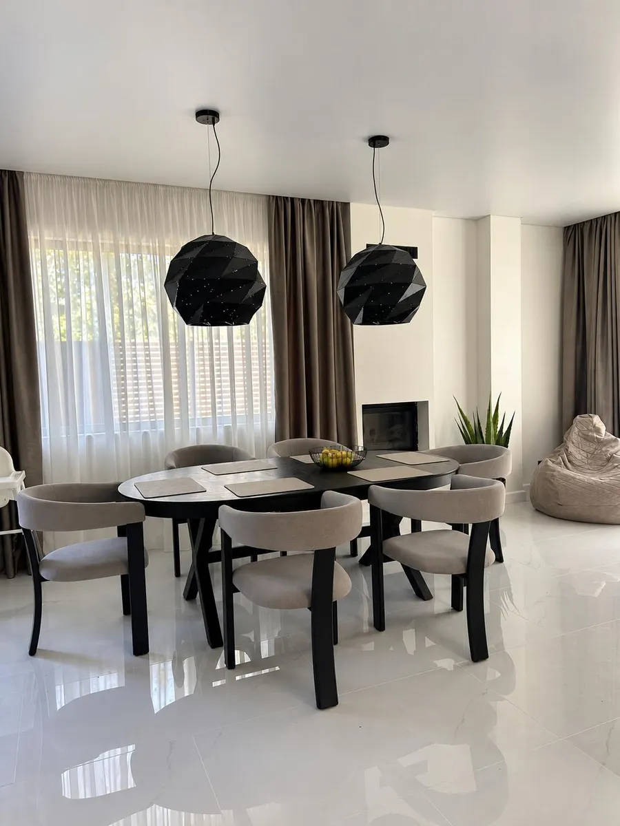 House, 4-room, 220 m²