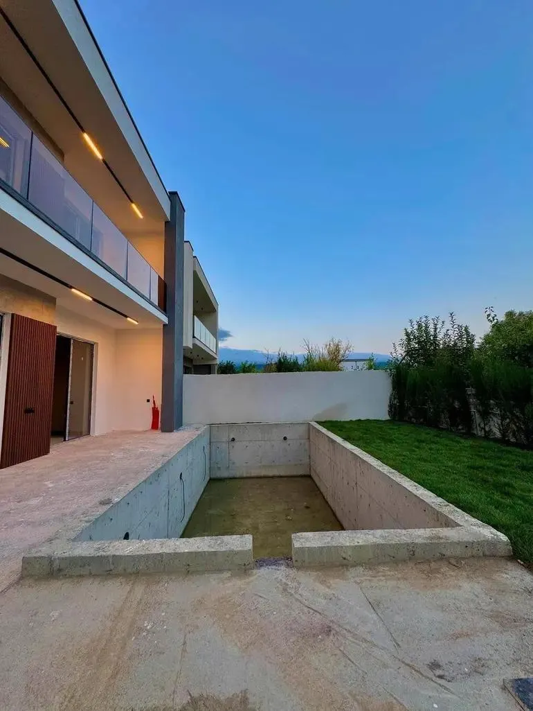 Дом, 5-комн., 250 м²