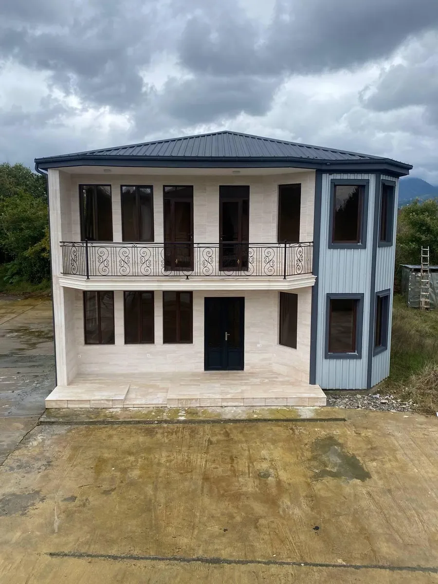 House, 5-room, 250 m²