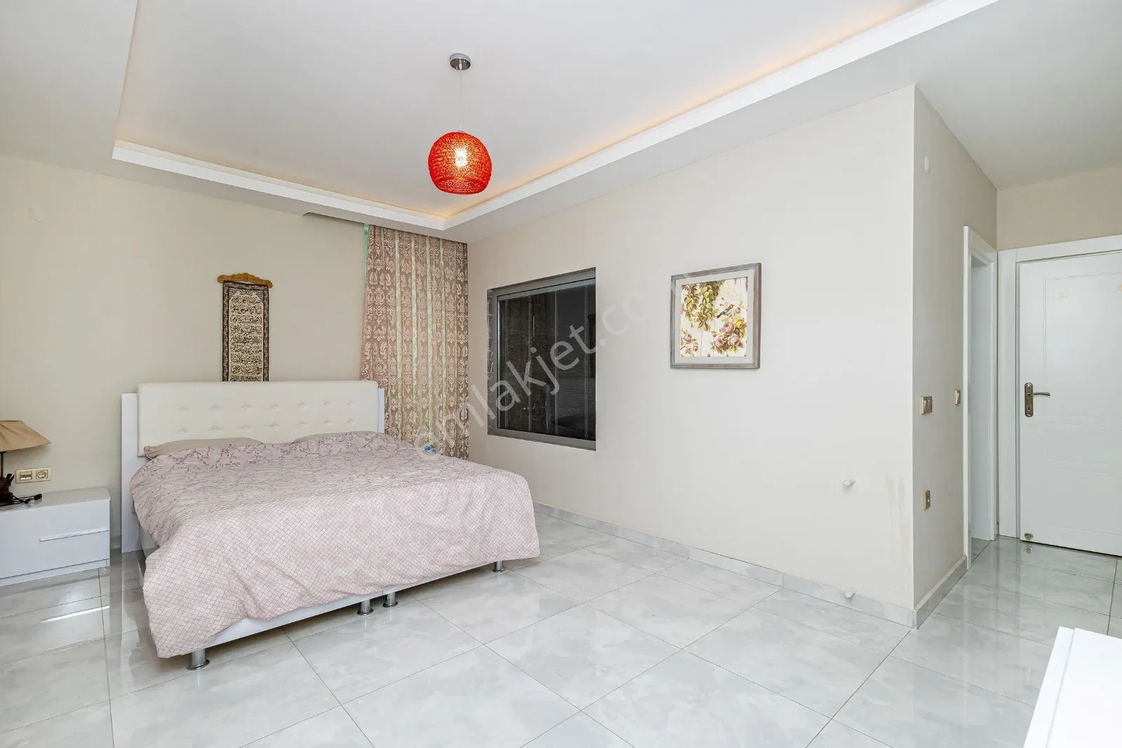 Apartment, 4-room, 160 m²