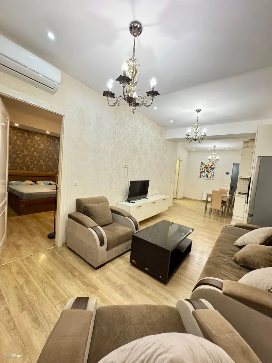 Квартира, 3-комн., 100 м²