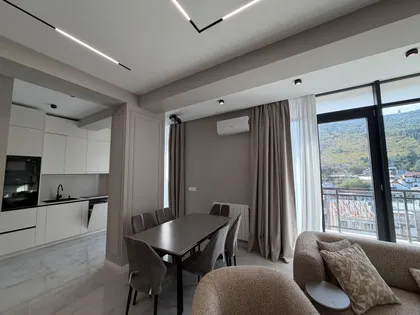Квартира, 3-комн., 120 м²