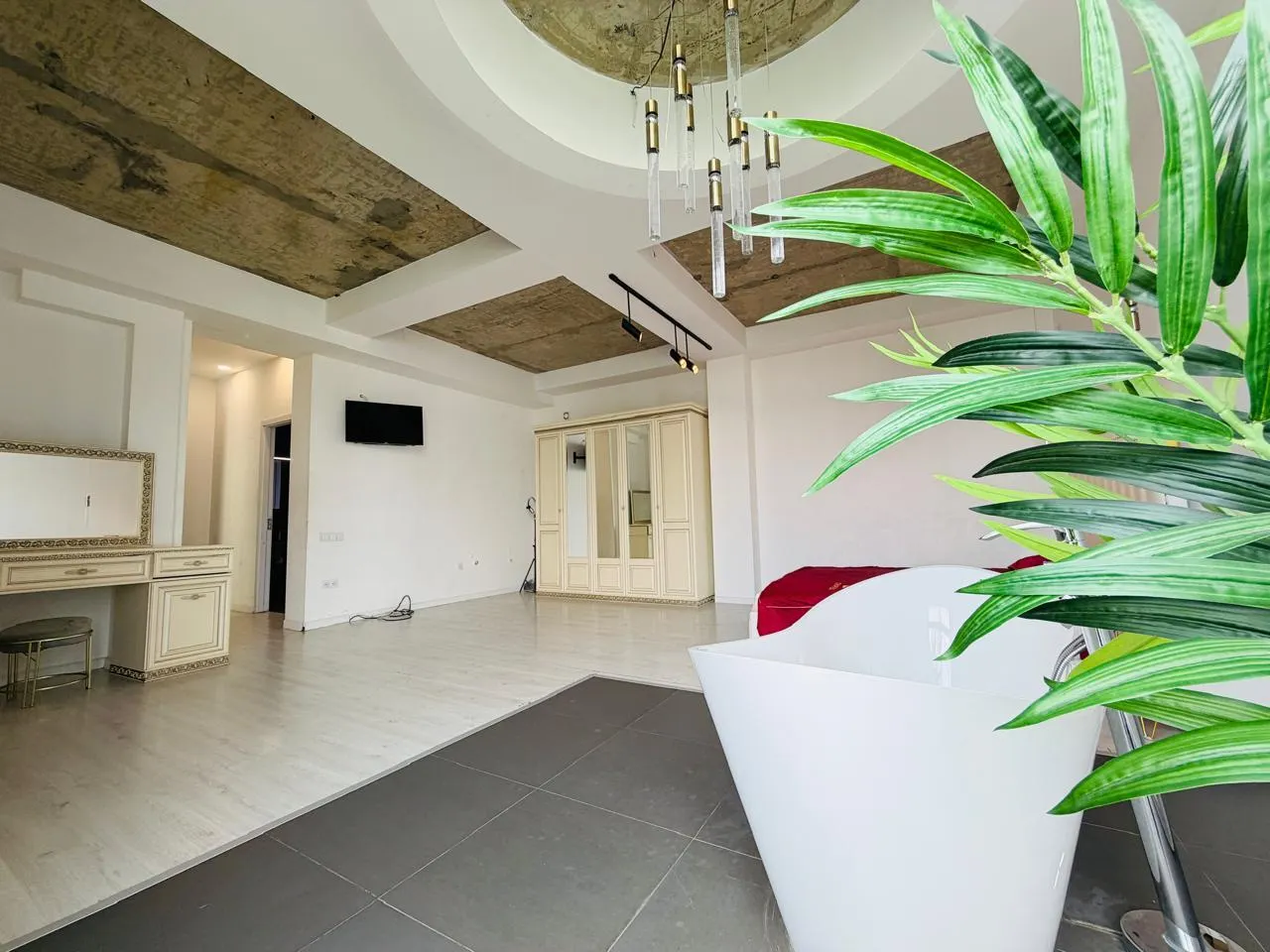 House, 5-room, 250 m²